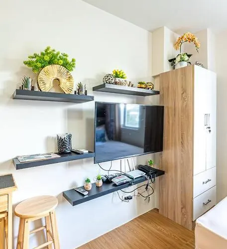 - Wifi Up To 100mbps - Pool - Netflix&chill Apartment